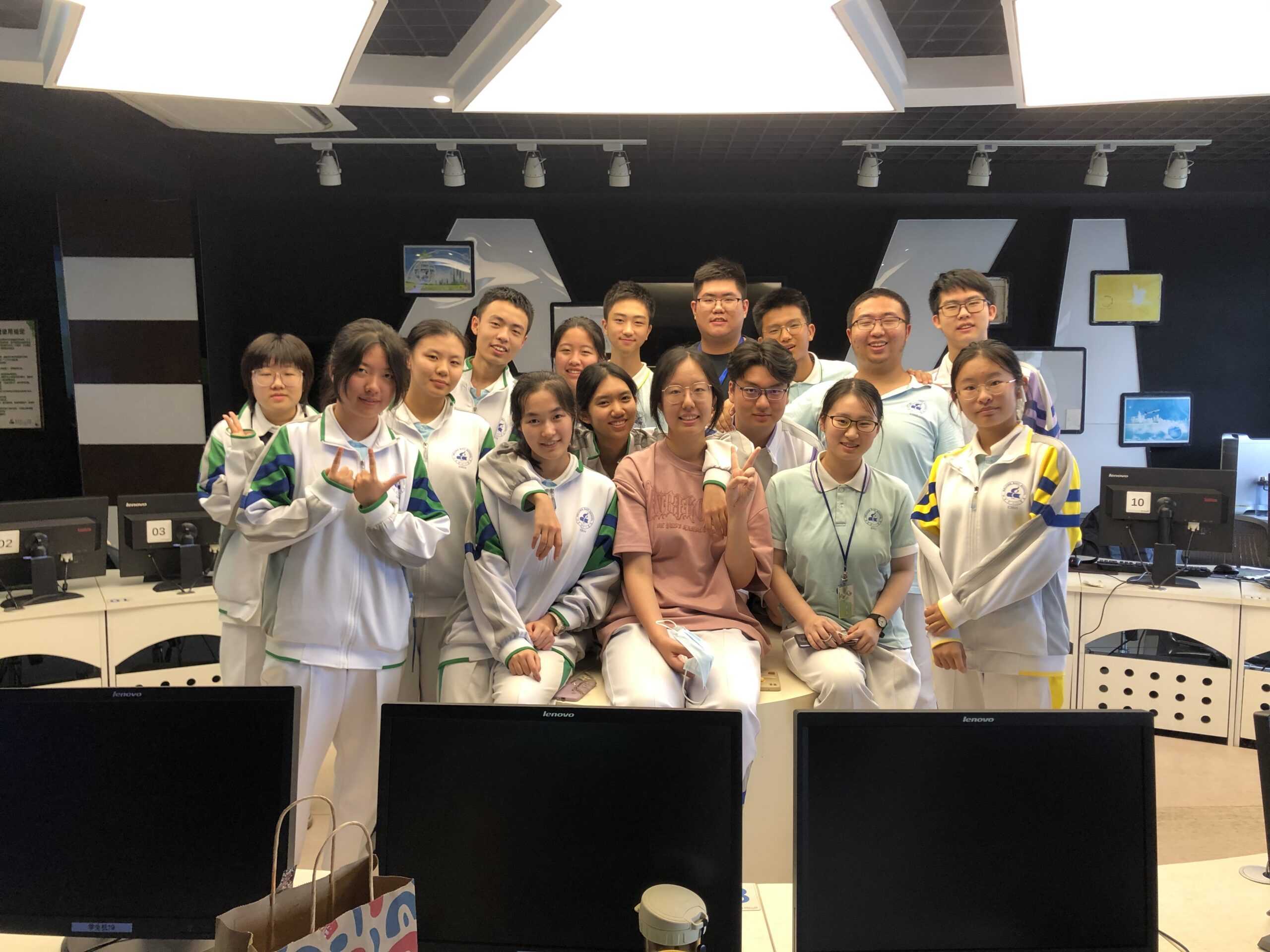 八一学校电视台